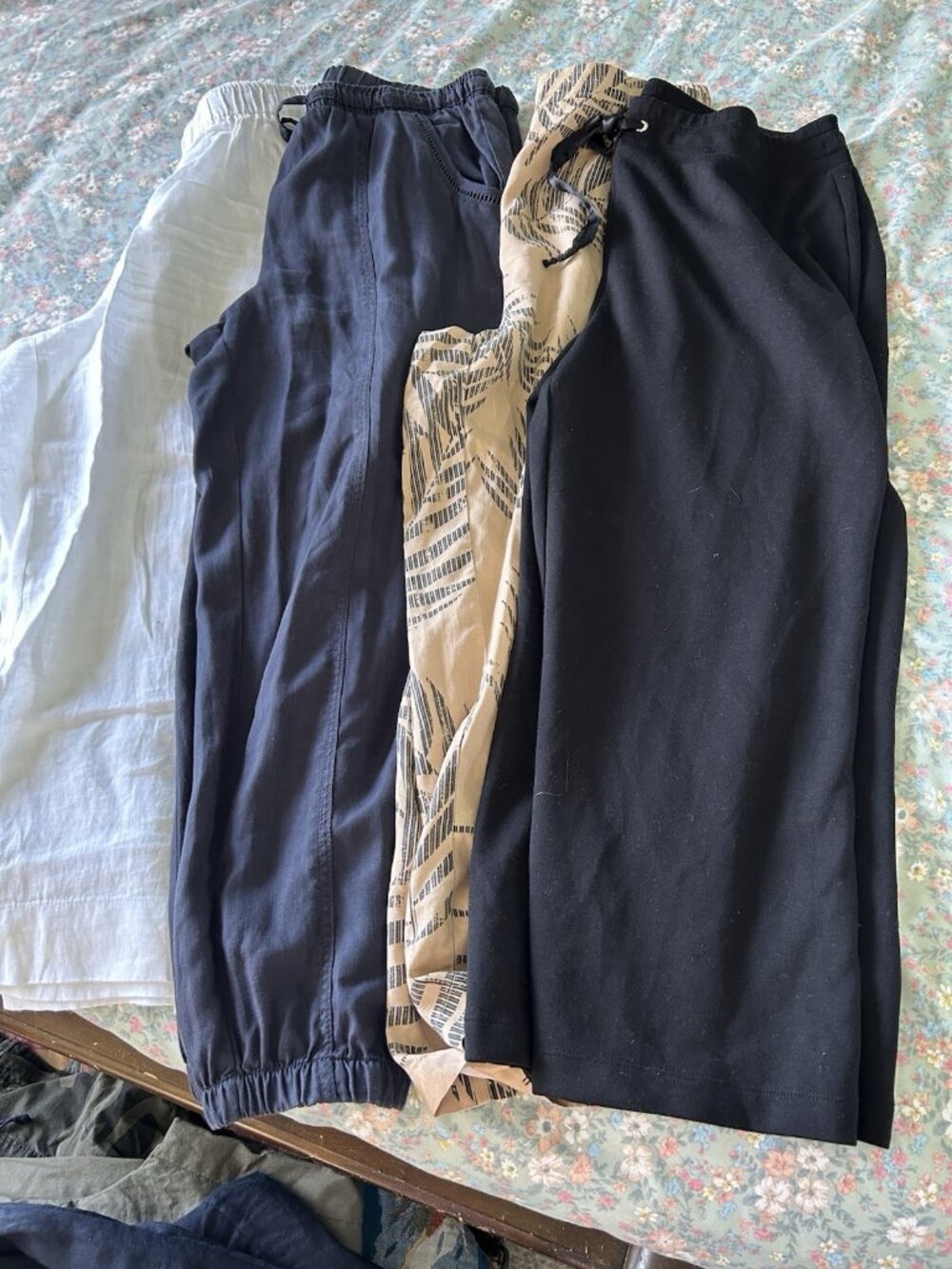 Women’s Lot Of 4 Pair Of Linen Blend & Wide Leg Ankle Pants Size Large